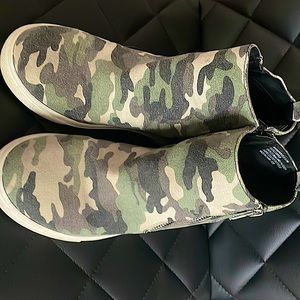 These are sneaker high tops.